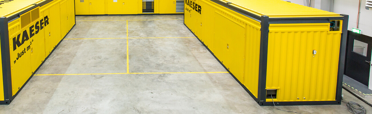 Tre trykkluftcontainerstasjoner fra Kaeser Kompressoren i Linz.