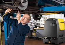 Stempelkompressor i.Comp 9 Tower T er egnet for bilverkstedet.