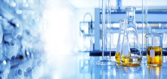 Trykkluftkompressorer også i laboratoriebruk – sikker og oljefri trykkluft fra KAESER KOMPRESSORER for de høyeste renhetskravene i alle områder av den kjemiske industrien.