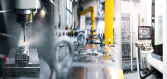 Virkningsfull produksjonslinje med pålitelig trykkluftstøtte – maksimal driftssikkerhet takket være moderne trykkluftkompressorer fra KAESER KOMPRESSORER.