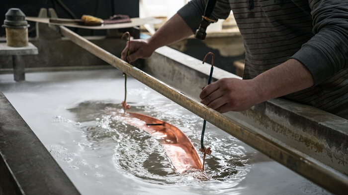 Galvanisering med varmt vann generert av en luftkompressor.